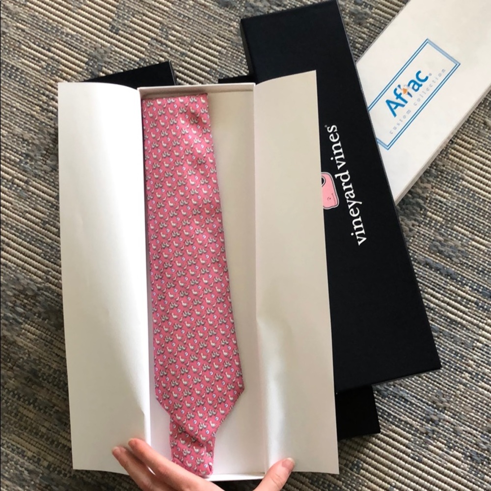 Vineyard vines tie